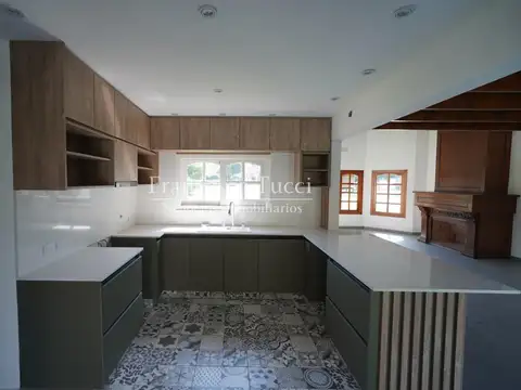 Casa 5 ambientes con 4 baños