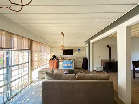 Casa 5 ambientes con 2 baños