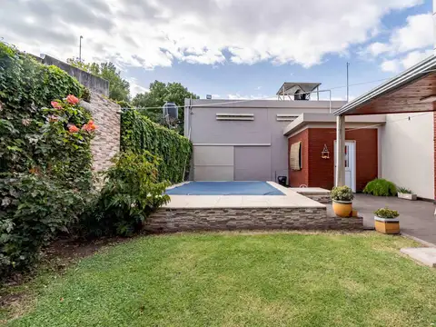 VENTA - Casa de 4 dormitorios, pileta y galpón - Urquiza, Rosario