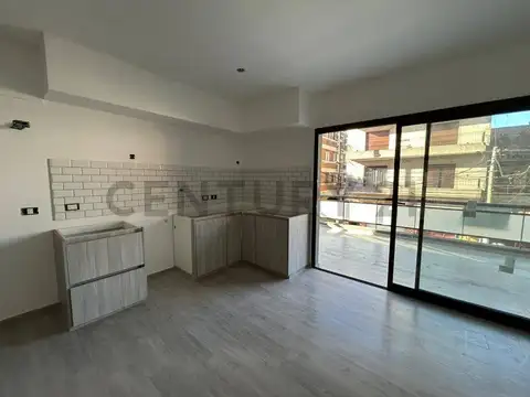 Avenida La Plata 3800, Piso 1