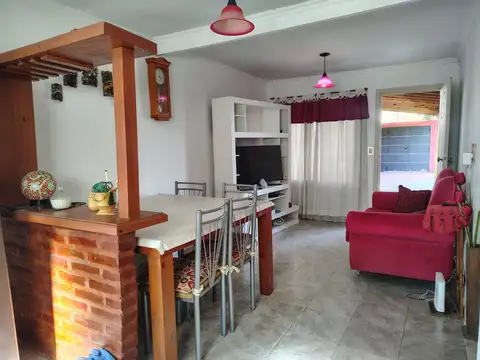 Casa en Alquiler con 2 cocheras