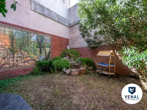 Casa 7 ambientes con 2 baños