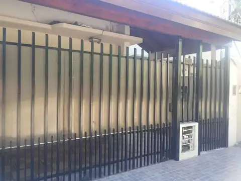VENTA CASA 3AMB C/COCHERA MUY BUEN ESTADO APTO CRE