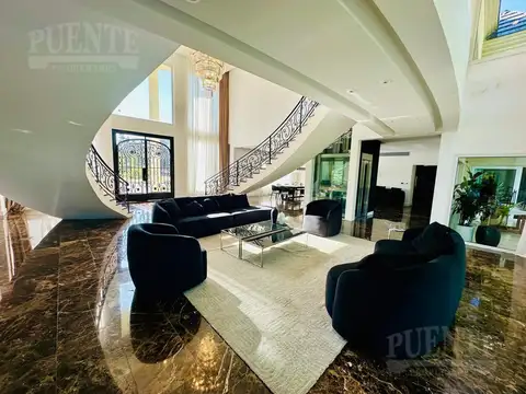 Casa en Venta con 2 cocheras