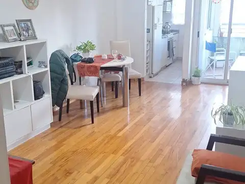 Venta 3 ambientes con balcón al frente- Apto Cred.