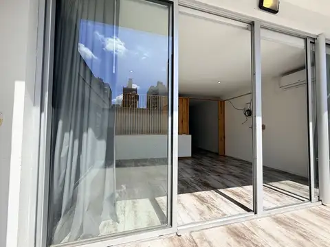 Amplio monoambiente dividido con patio exclusivo y amenities - Centro, Rosario