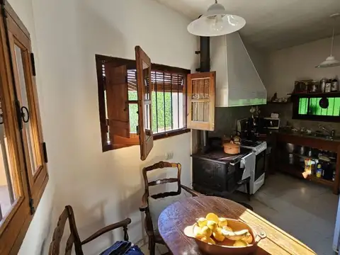 Casa de un dormitorio, con excelente ubicación y jardín. Esteba Lonne y Ángel Turchet