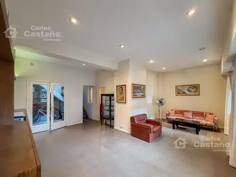 Exc. PH al Frente y 2 Plantas, 4 Amb. con Patio y Terraza