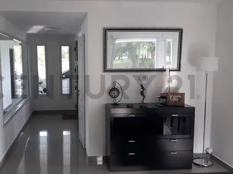 VENTA CASA 5 AMBIENTES BRANDSEN