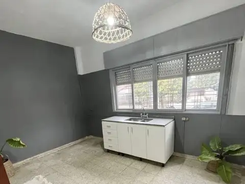 PH 3 ambientes al frente en muy buena ubicación.