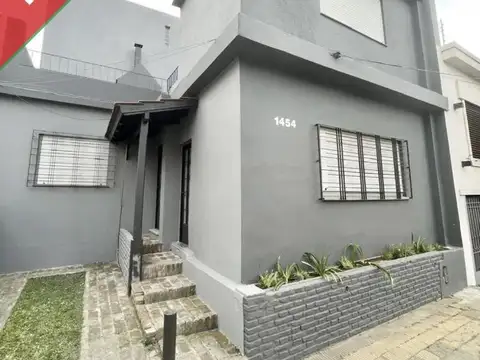 PH 3 ambientes al frente en muy buena ubicación.