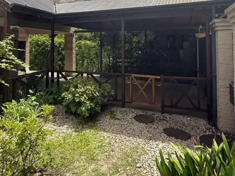 Casa 6 ambientes con 2 baños