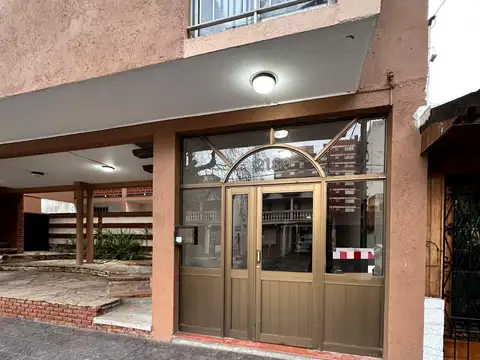 DEPARTAMENTO DOS AMBIENTES EN PLANTA BAJA CON PATIO EN EXCELENTE UBICACION (U.F 6)