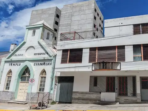 Oficina y consultorios en zona céntrica