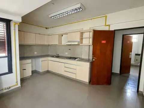 Oficina Monoambiente con 4 baños