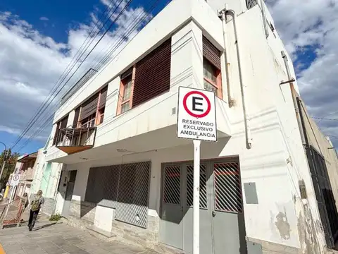 Avenida Rivadavia 700