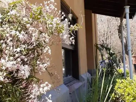 Casa 5 ambientes con 4 baños