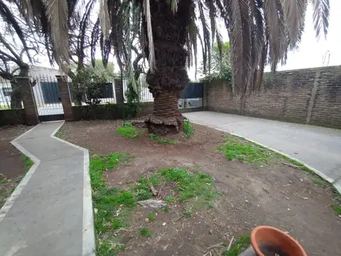 Casa 5 ambientes con 1 baño