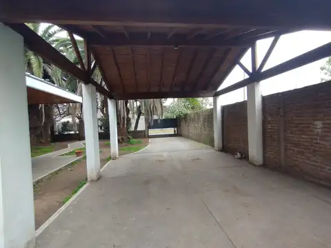 Casa en Venta con 4 cocheras