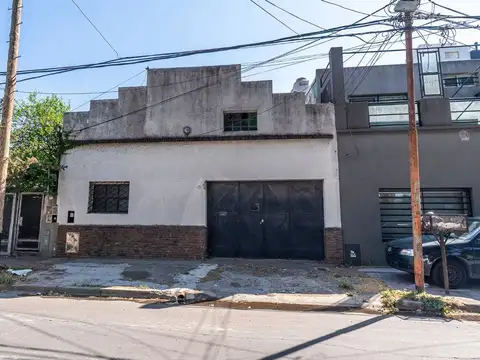 VENTA DE EXCELENTE GALPON EN QUILMES CENTRO