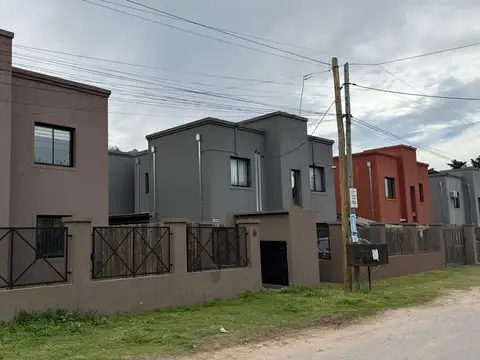 Dúplex 3 amb con jardín en Casas del Pilar