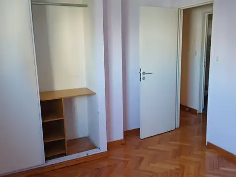 Departamento en Alquiler en Parque Chacabuco, $ 800.000