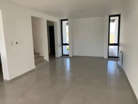 Depto Tipo Casa 4 ambientes con 3 baños