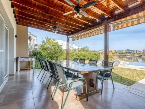 Casa 4 ambientes con 4 baños