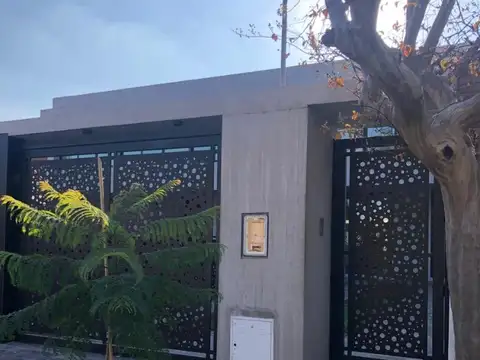 Depto Tipo Casa 4 ambientes con 3 baños