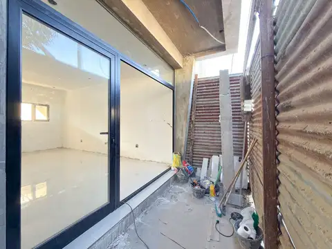 VENTA LOCAL COMERCIAL A ESTRENAR EN TANDIL