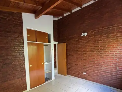 Duplex en complejo en Luis Guillon en alquiler