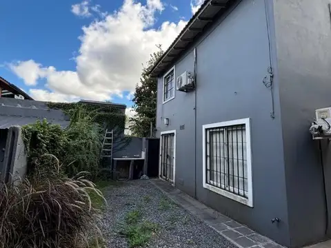 Duplex en complejo en Luis Guillon en alquiler 