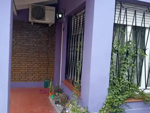 Casa 3 ambientes con 2 baños