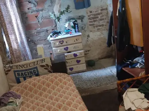 Casa 3AMB, 2 dormitorios, cochera, patio. Acepta permuta