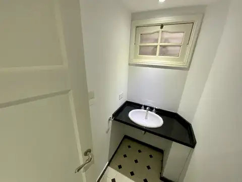 Casa 6 ambientes con 4 baños