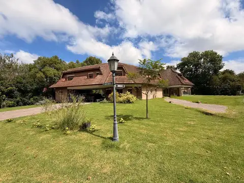 Casa en Venta con 7 cocheras