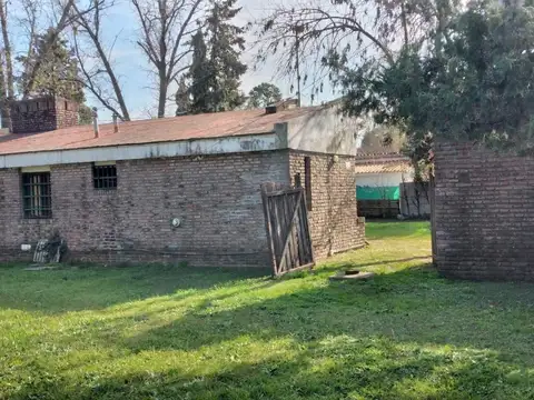 Venta Terreno / Casa en venta a reciclar en Funes  Zona 1
