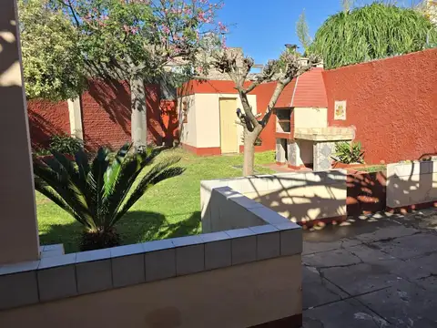 Venta Casa 3 ambientes con cochera, Patio,Terraza y Pileta