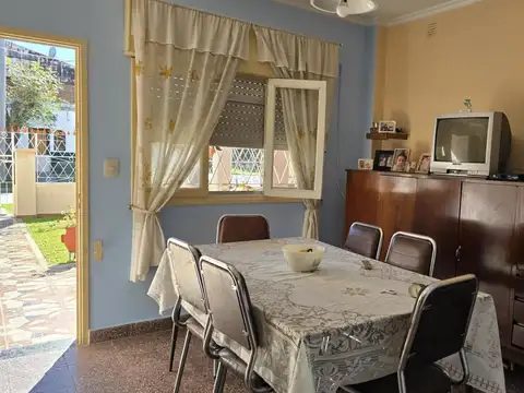 Venta Casa 3 ambientes con cochera, Patio,Terraza y Pileta