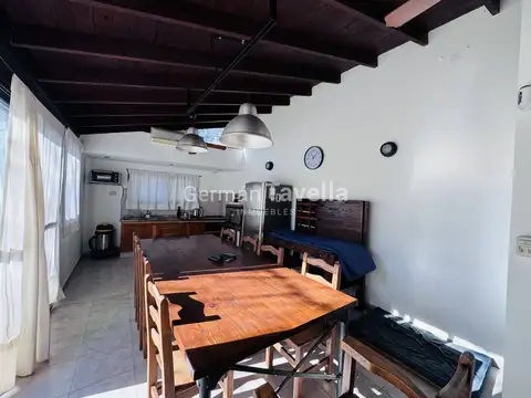 Casa en Venta con 4 cocheras