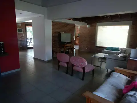 Venta de Casa 5 Ambientes en country banco provincia.Francisco Alvarez Moreno