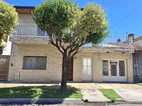 CASA CON LOTE PROPIO EN VENTA. JOSE LEON SUAREZ