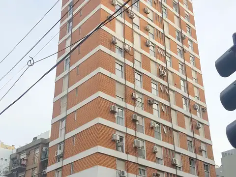 Gallo al 1000 esquina Cabrera, Recoleta. 3 ambientes. 2 dormitorios. 49 m2 totales y cubiertos. Al Frente. Muy luminoso. Cocina con lavadero. No es apto profesional.