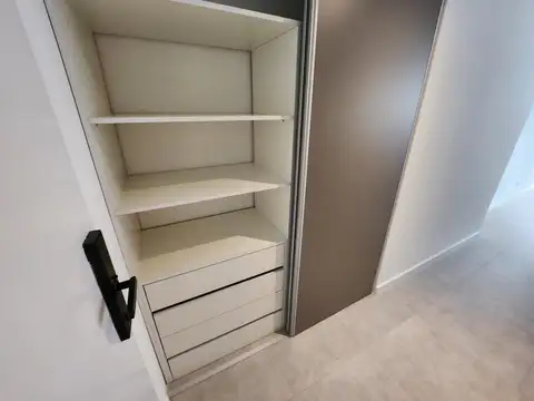 Oficina a estrenar en Belgrano. Al frente con balcón.