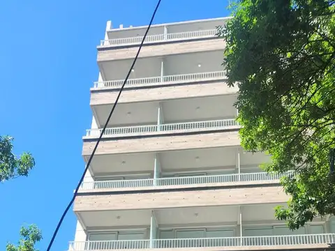 Alquiler Oficina en Belgrano. Al frente con balcón.