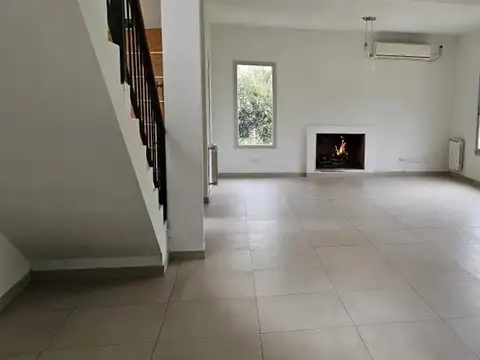Casa 5 ambientes con 4 baños