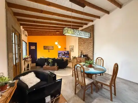 Casa en Venta con 4 cocheras
