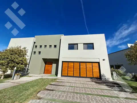 Casa en Venta en Neuquén, USD 399.000