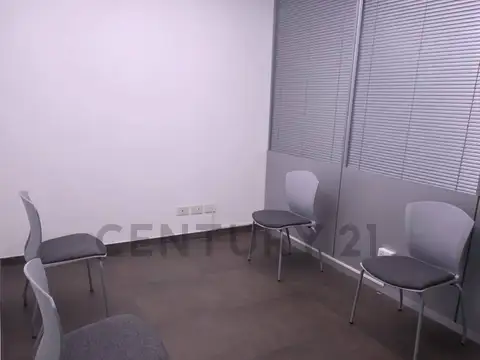 Oficina con cochera en alquiler, zona tribunales