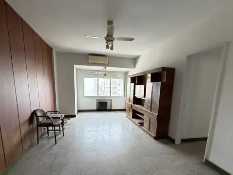 Se vende tres ambientes, CON BAULERA Y DEPENDENCIA